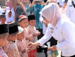 Hari Anak Nasional, PLT Bupati Serahkan KIA di TK ABBA Aek Paing Bawah