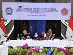 Panglima TNI Terima Meritorious Service Medal Singapura