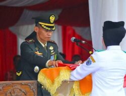 Komandan Kodim 0209/LB Pimpinan Upacara Penurunan Bendera Merah Putih