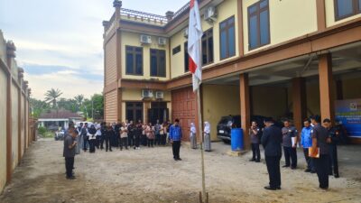 Bawaslu Labura Laksanakan Upacara Bendera HUT Kemerdekaan RI Ke-79 Dengan Khidmat