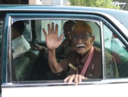 Ajak Pejuang Veteran Keliling Kota Gunakan Mobil Klasik, Cara Kapolres Mojokerto Peringati Hari Juang Polri ke-79