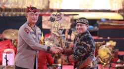 Lestarikan Budaya Daerah Polda Jatim Gelar Pertunjukan Wayang Kulit 